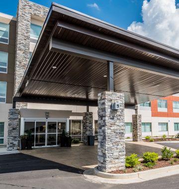 Holiday Inn Express & Suites Commerce