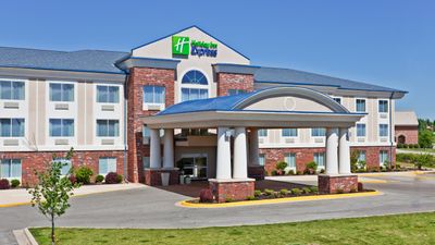 Holiday Inn Express Hotel & Suites