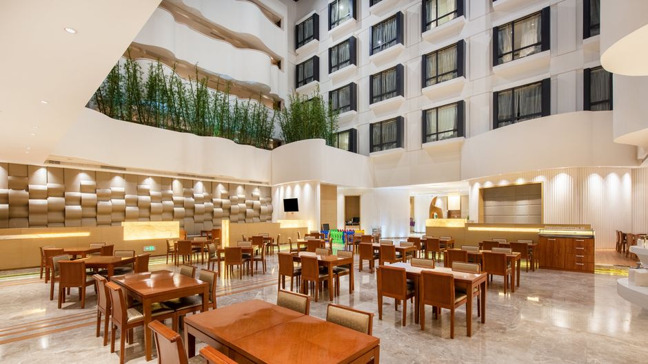 Holiday Inn Express Golden Corridor Exterior