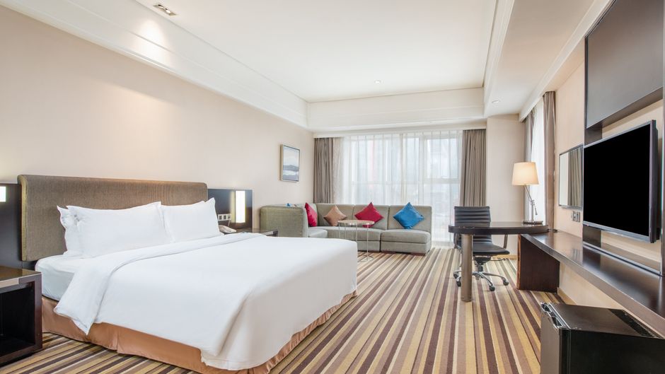 Holiday Inn Express Golden Corridor Room