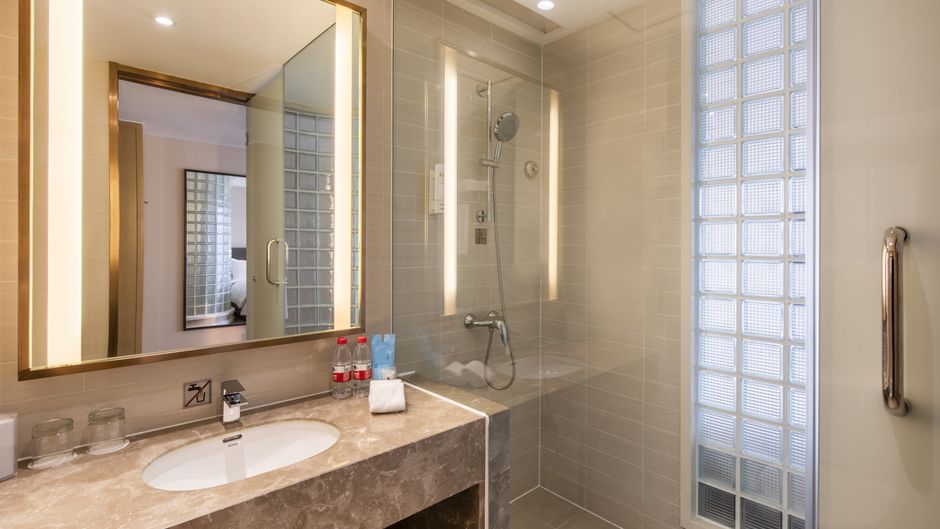 Holiday Inn Express Golden Corridor Room