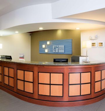 Holiday Inn Express & Suites