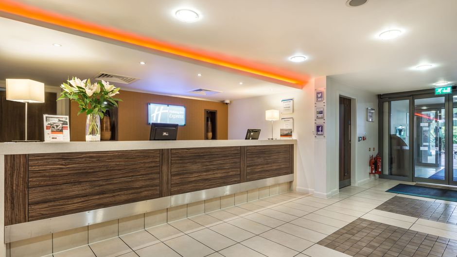 Holiday Inn Express Colchester Lobby