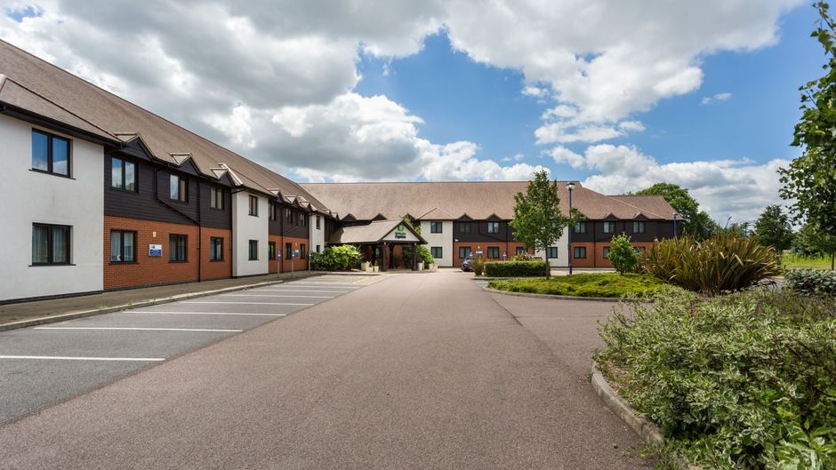 Holiday Inn Express Colchester Exterior