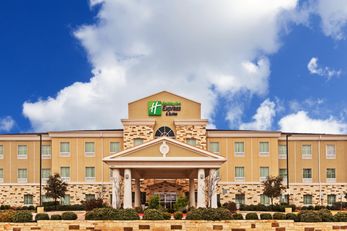 Holiday Inn Express & Suites Brady