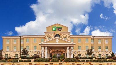 Holiday Inn Express & Suites Brady