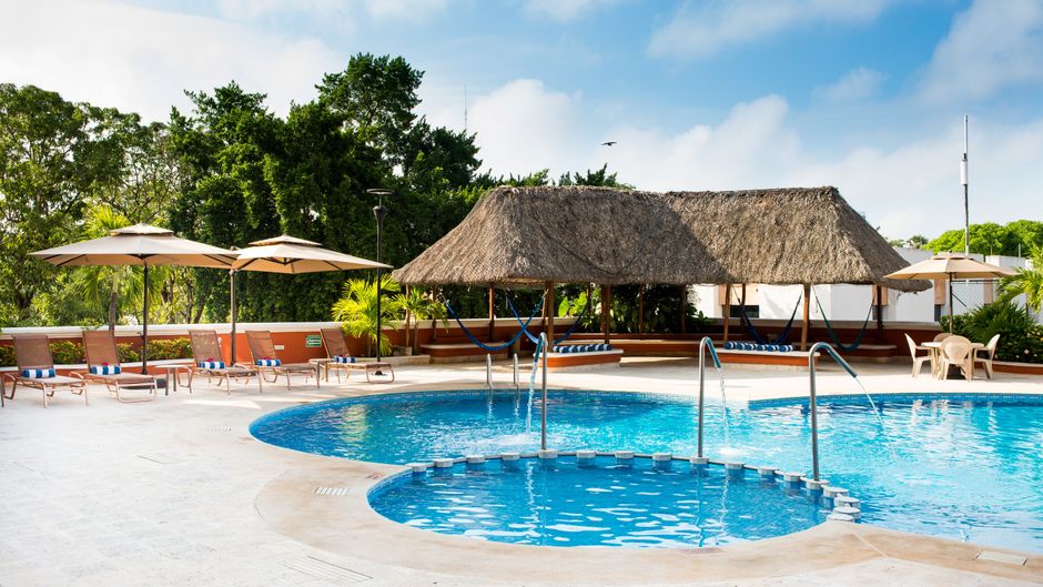 Holiday Inn Merida Pool