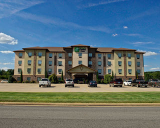 Holiday Inn Express Hotel & Suites
