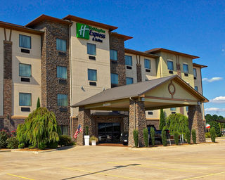 Holiday Inn Express Hotel & Suites