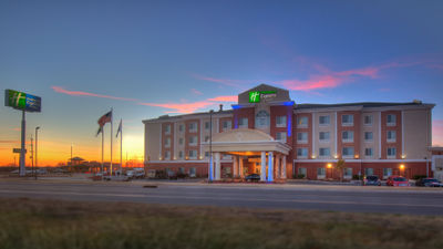 Holiday Inn Express & Suites Elk City
