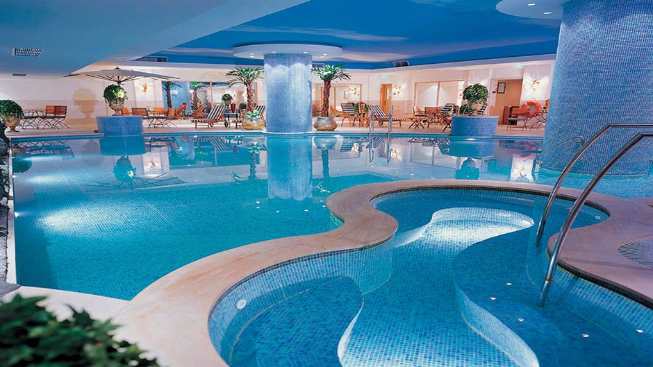 Crowne Plaza Qingdao Pool