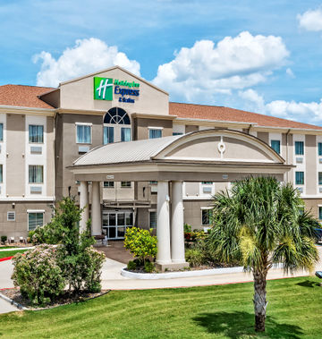 Holiday Inn Express Suites Cotulla