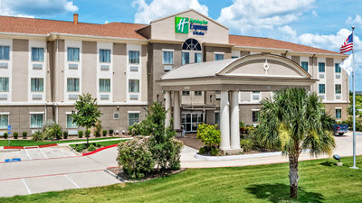 Holiday Inn Express Suites Cotulla