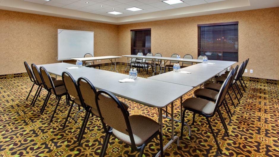 Holiday Inn Express & Suites Whitecourt Meeting