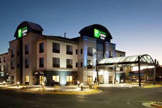 Holiday Inn Express Hotel & Suites