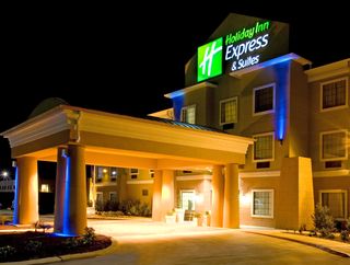 Holiday Inn Express Jourdanton