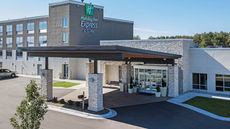 Holiday Inn Express & Suites Ludington