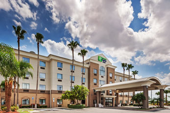 Holiday Inn Express Hotel & Suites