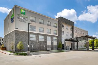 Holiday Inn Express/Suites Denton South