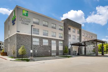 Holiday Inn Express/Suites Denton South