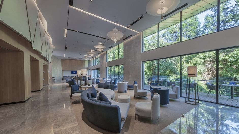 Holiday Inn Express E'mei Qiliping Lobby