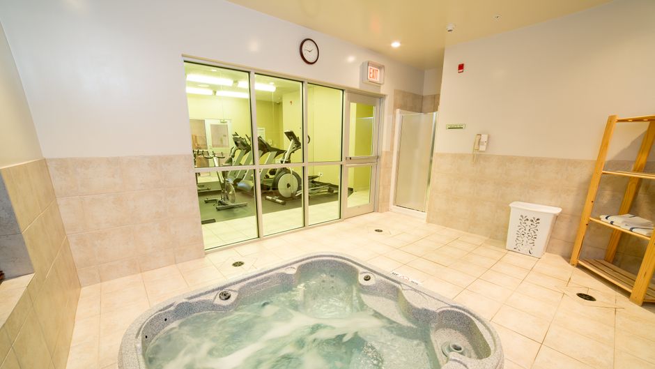Holiday Inn Express & Suites Drayton Val Pool