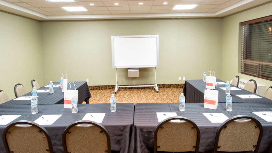 Holiday Inn Express & Suites Drayton Val Meeting