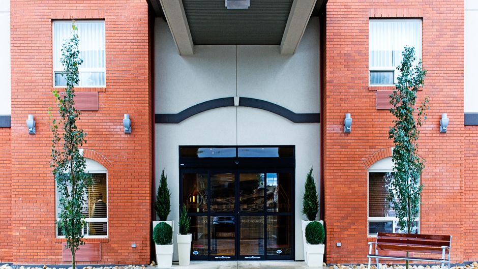 Holiday Inn Express Slave Lake Exterior