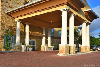 Holiday Inn Express Hotel & Suites