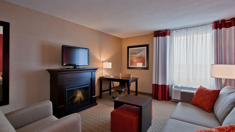 Holiday Inn Express/Suites Chatham South Suite