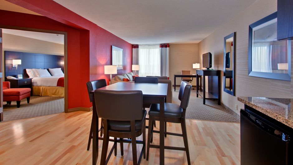 Holiday Inn Express/Suites Chatham South Suite