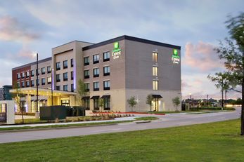 Holiday Inn Express & Suites Frisco NW