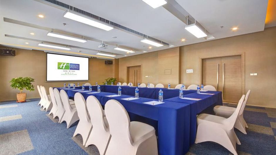 Holiday Inn Express Panjin Downtown Meeting