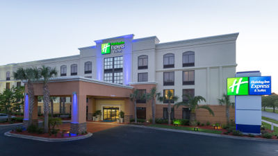 Holiday Inn Express & Suites Airport