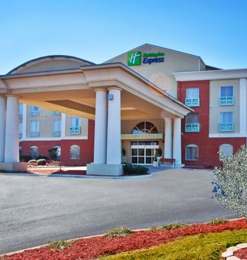 Holiday Inn Express Hotel & Suites