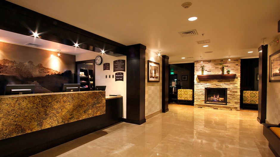 Staybridge Suites Chihuahua Lobby