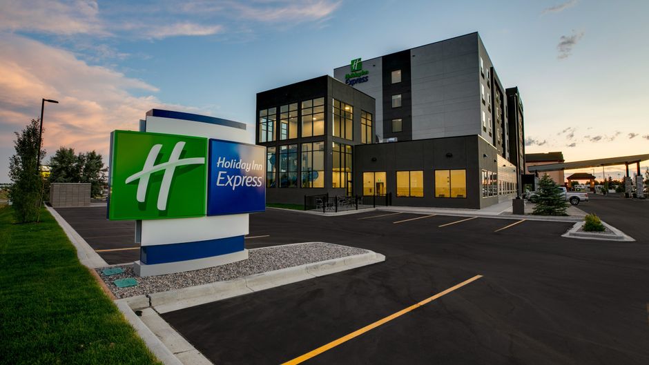 Holiday Inn Express Lethbridge Southeast Exterior