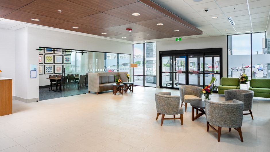 Holiday Inn Express Lethbridge Southeast Lobby