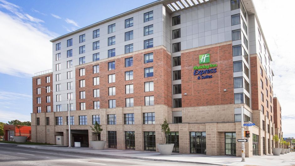Holiday Inn Express & Suites Downtown E Exterior