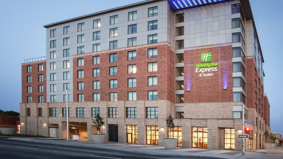 Holiday Inn Express & Suites Downtown E Exterior