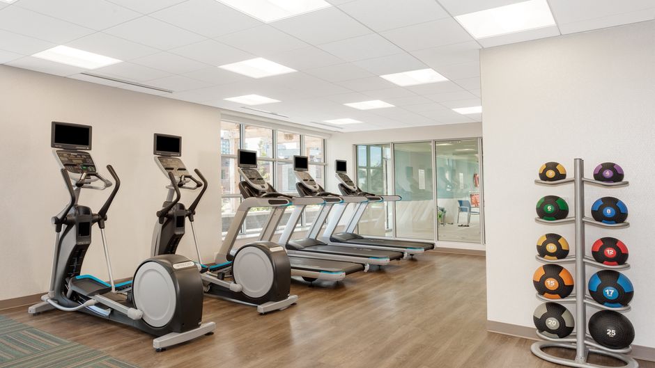 Holiday Inn Express & Suites Downtown E Health Club
