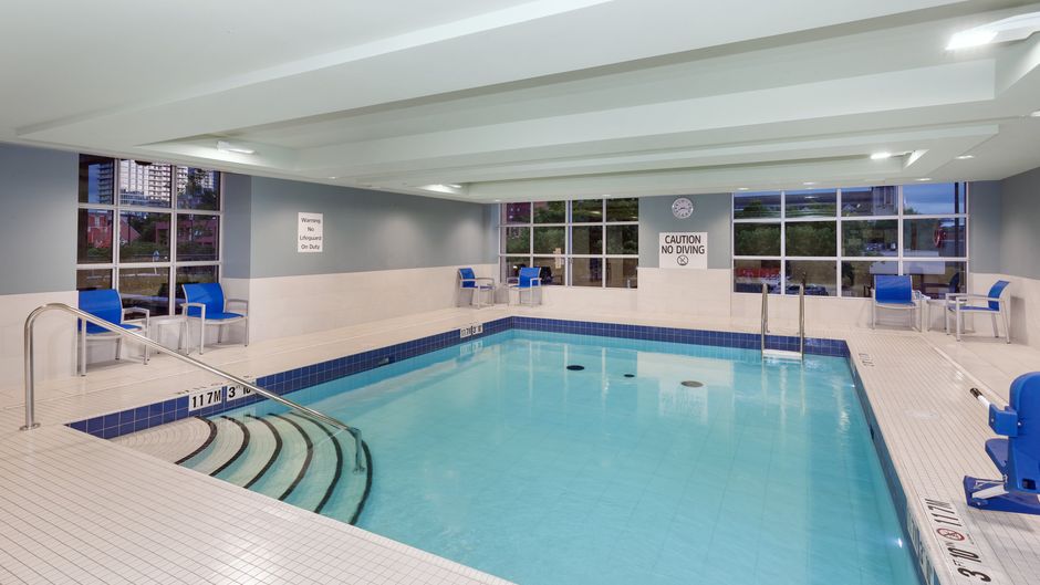 Holiday Inn Express & Suites Downtown E Pool