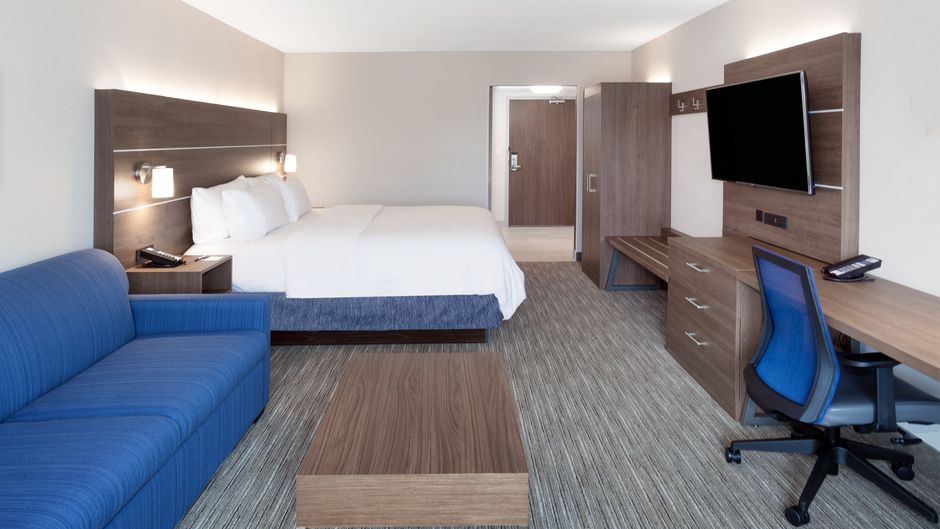 Holiday Inn Express & Suites Downtown E Suite
