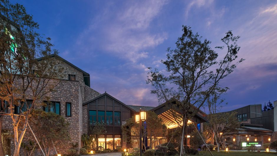 Holiday Inn Express Zhejiang QianxiaLake Exterior
