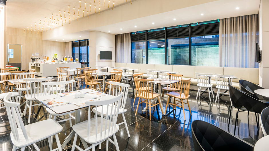 Holiday Inn Express &  Suites Bogota DC Restaurant
