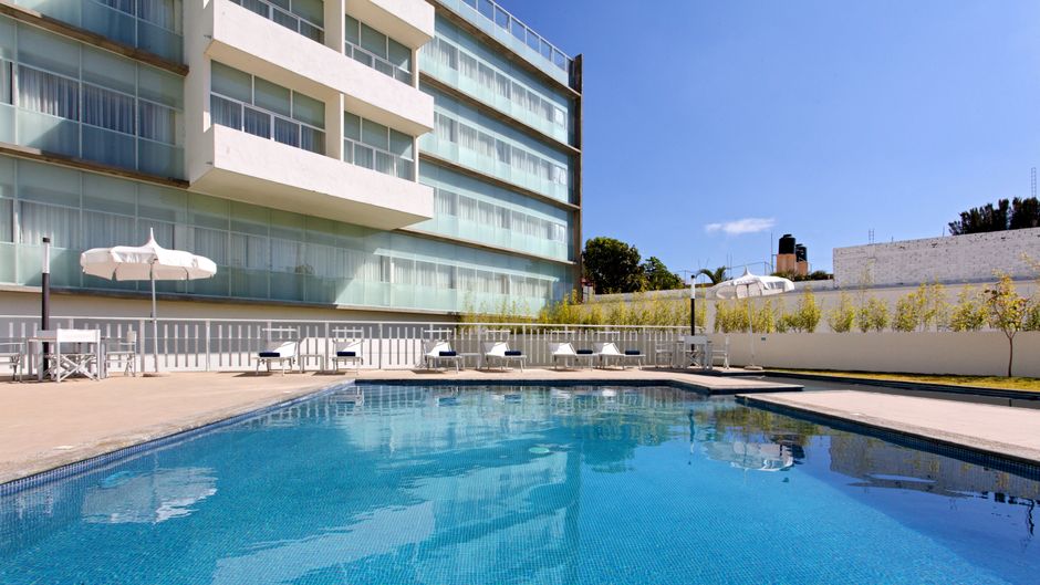Holiday Inn Express Guadalajara Expo Pool
