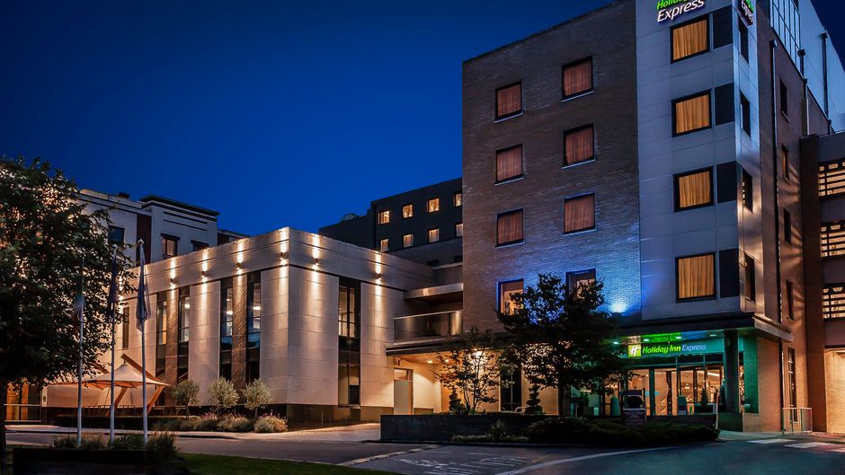 Holiday Inn Express Dublin Airport Exterior
