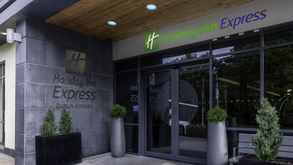 Holiday Inn Express Dublin Airport Exterior