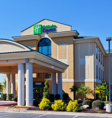 Holiday Inn Express Hotel & Suites