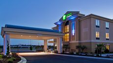 Holiday Inn Express Hotel & Suites